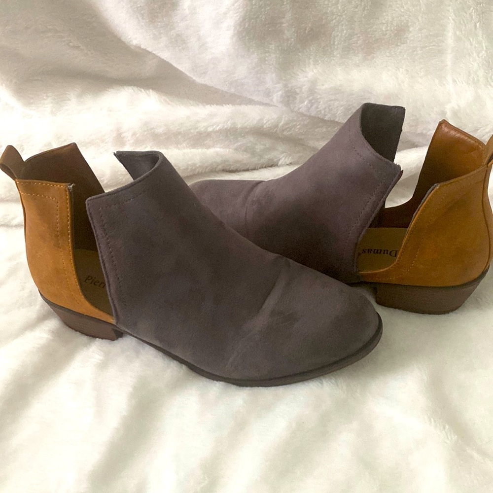 Pierre Dumas Grey and camel faux suede booties